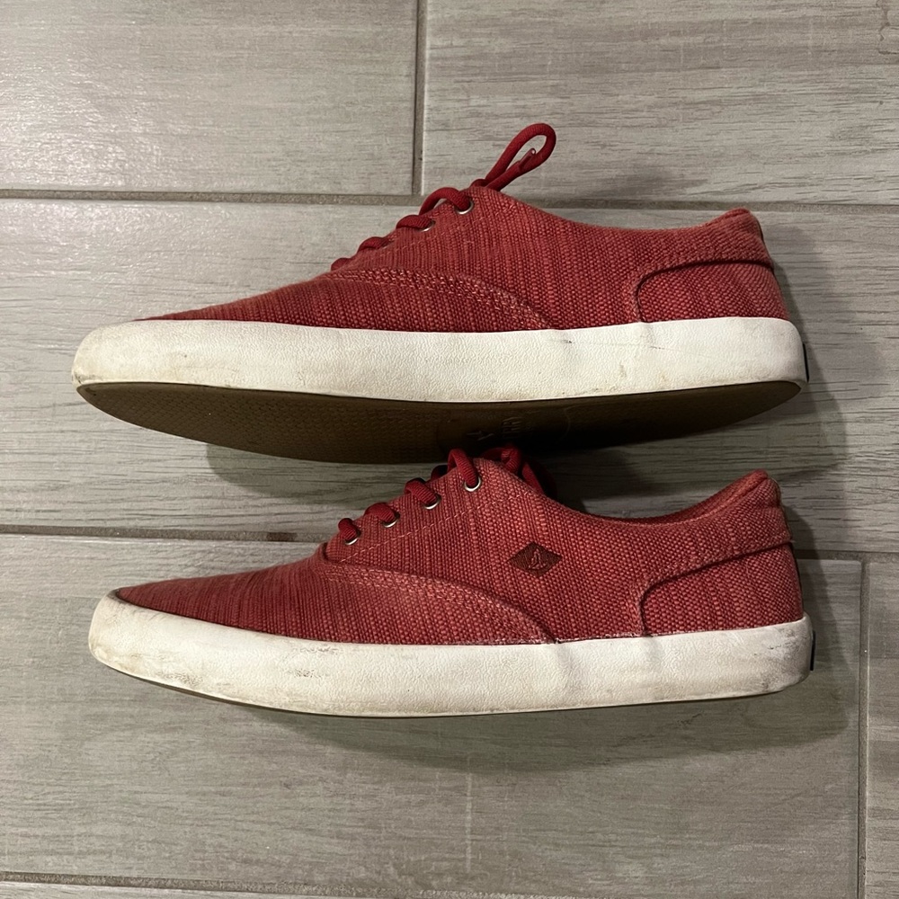 Sperry red boat shoes in men’s sz. 7.5